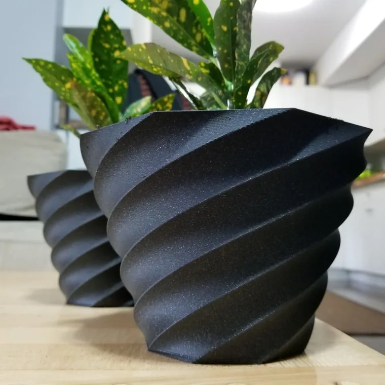 3D tisk pro domácnost – kroucené květináče a designové doplňky