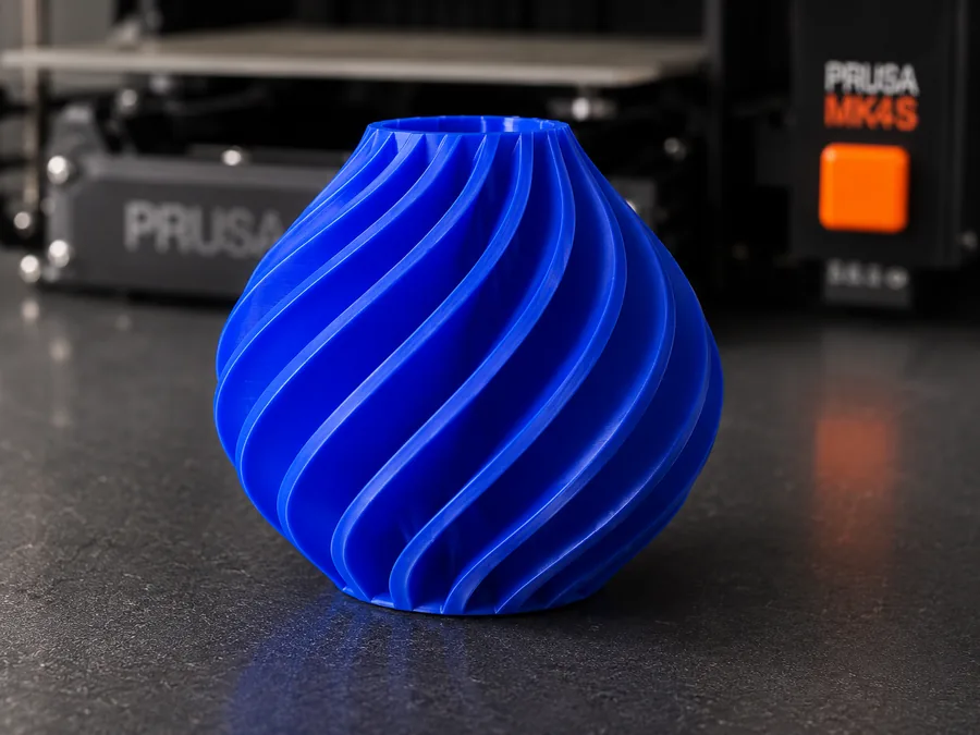 Modrá spirálová váza z 3D tisku (PLA)